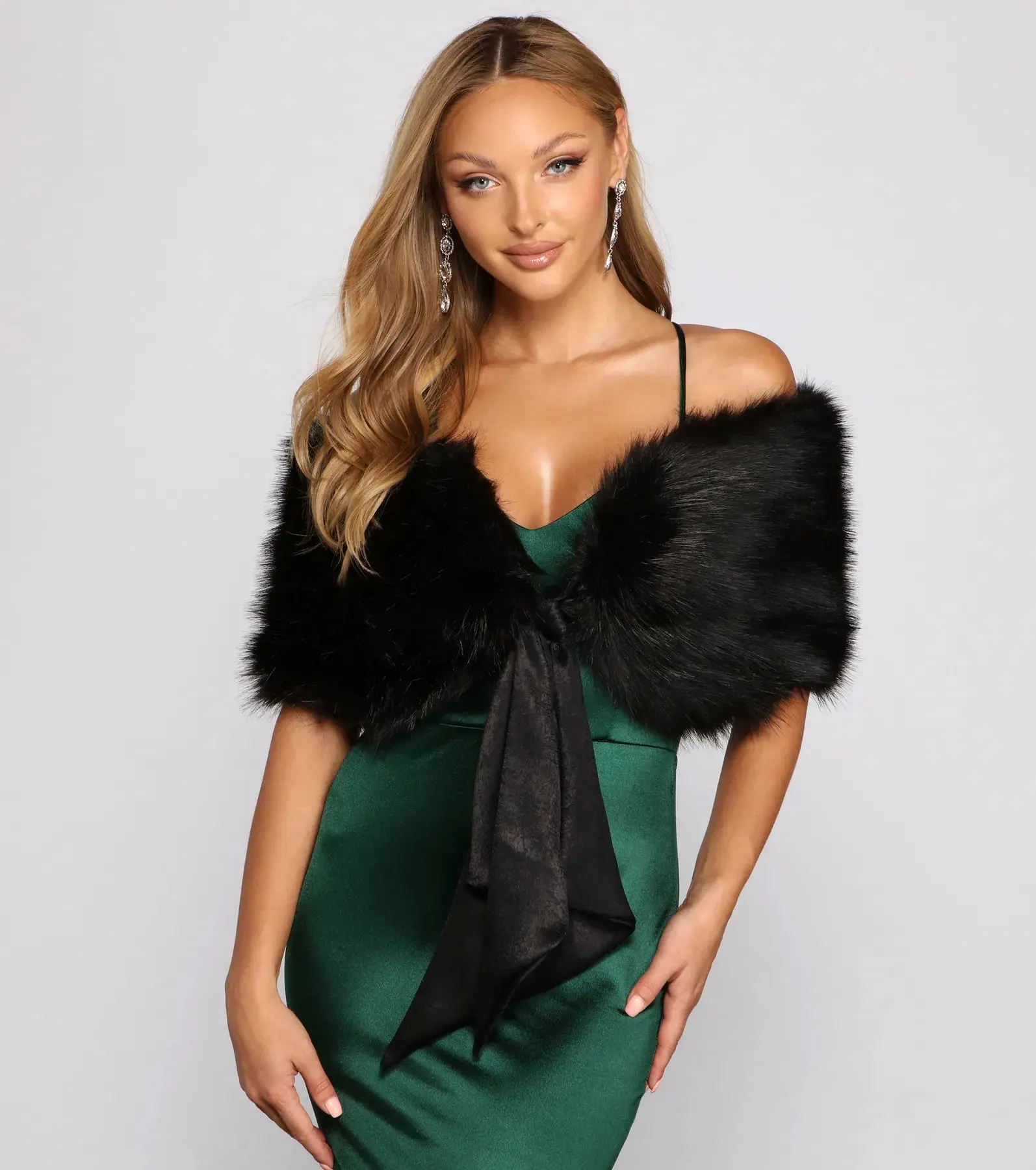 07305-0011_1_BLACK_AllClassFauxFurShawl
