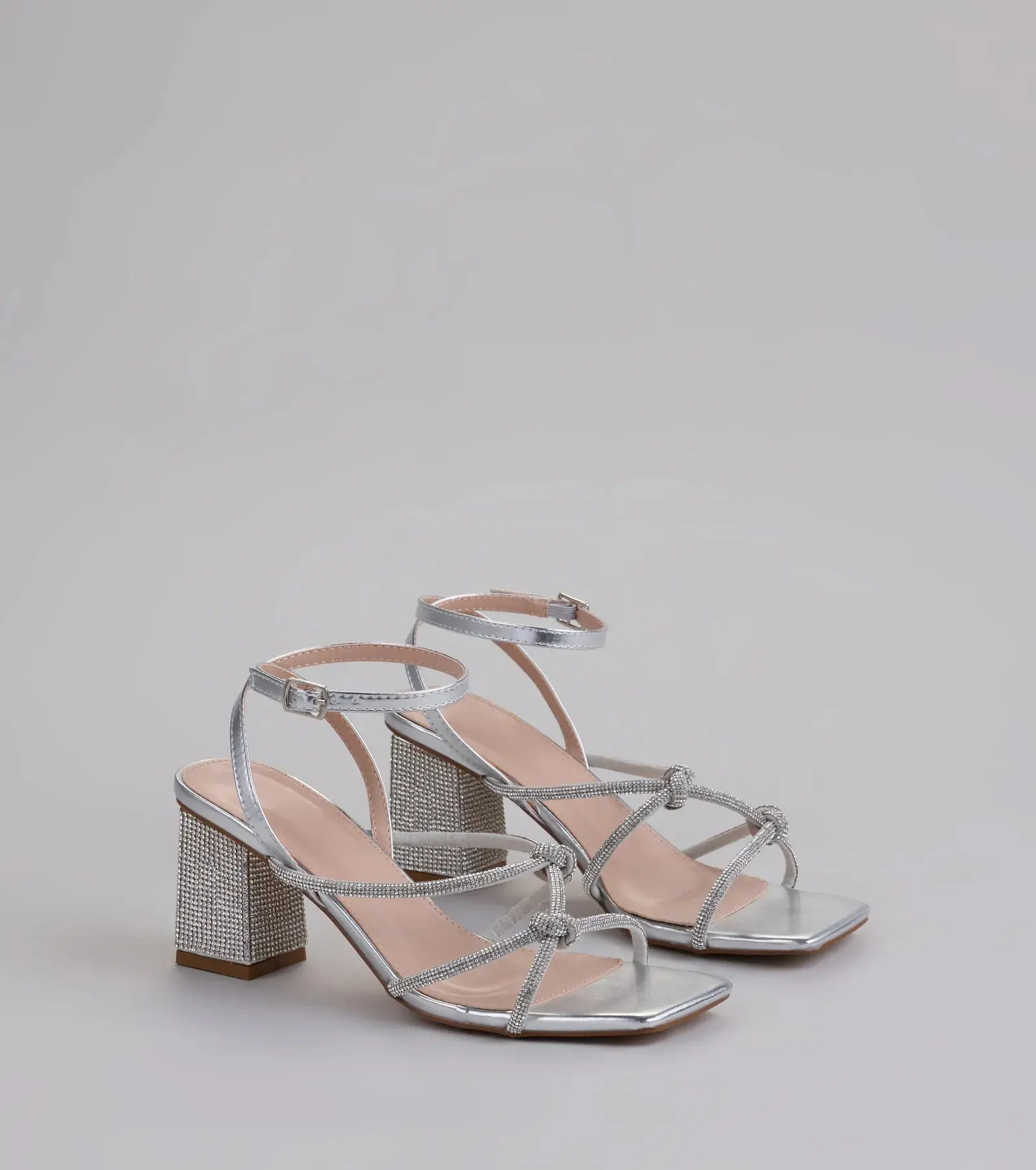07401-000256_1_SILVER_KNOTTEDRHINEHEEL07401000255072